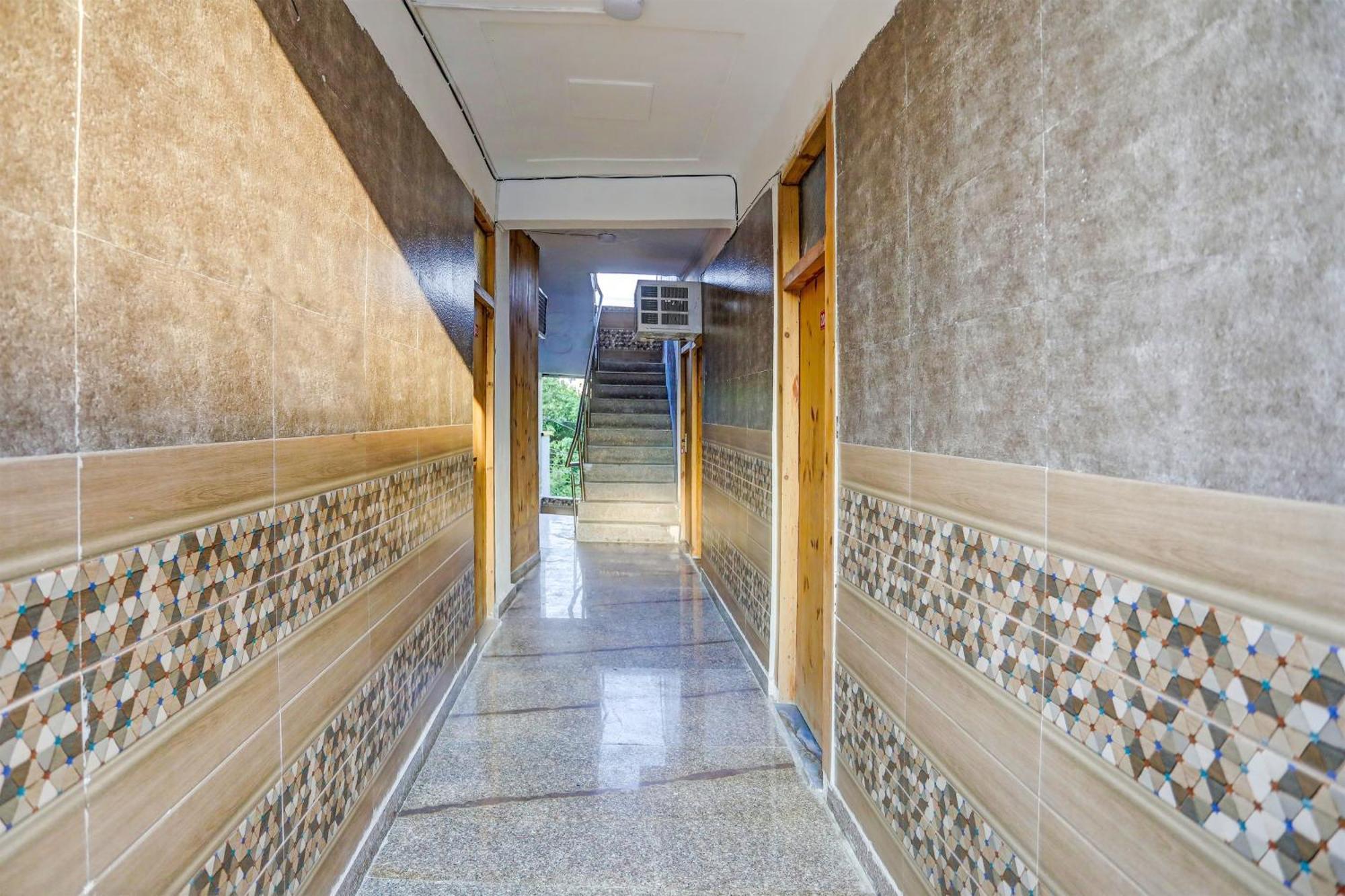 Umen Hotel Nearest Sector 66 诺伊达 外观 照片