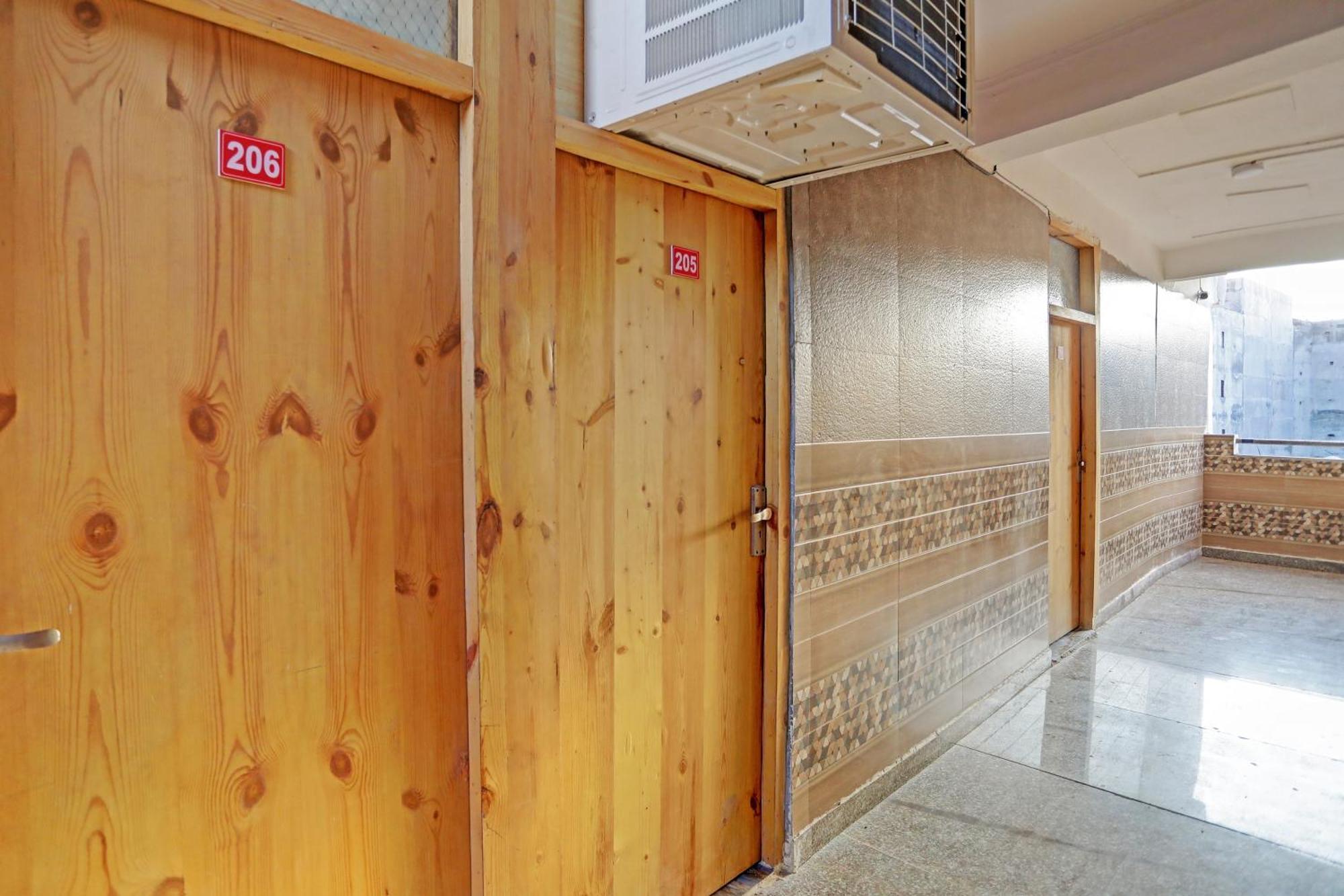 Umen Hotel Nearest Sector 66 诺伊达 外观 照片