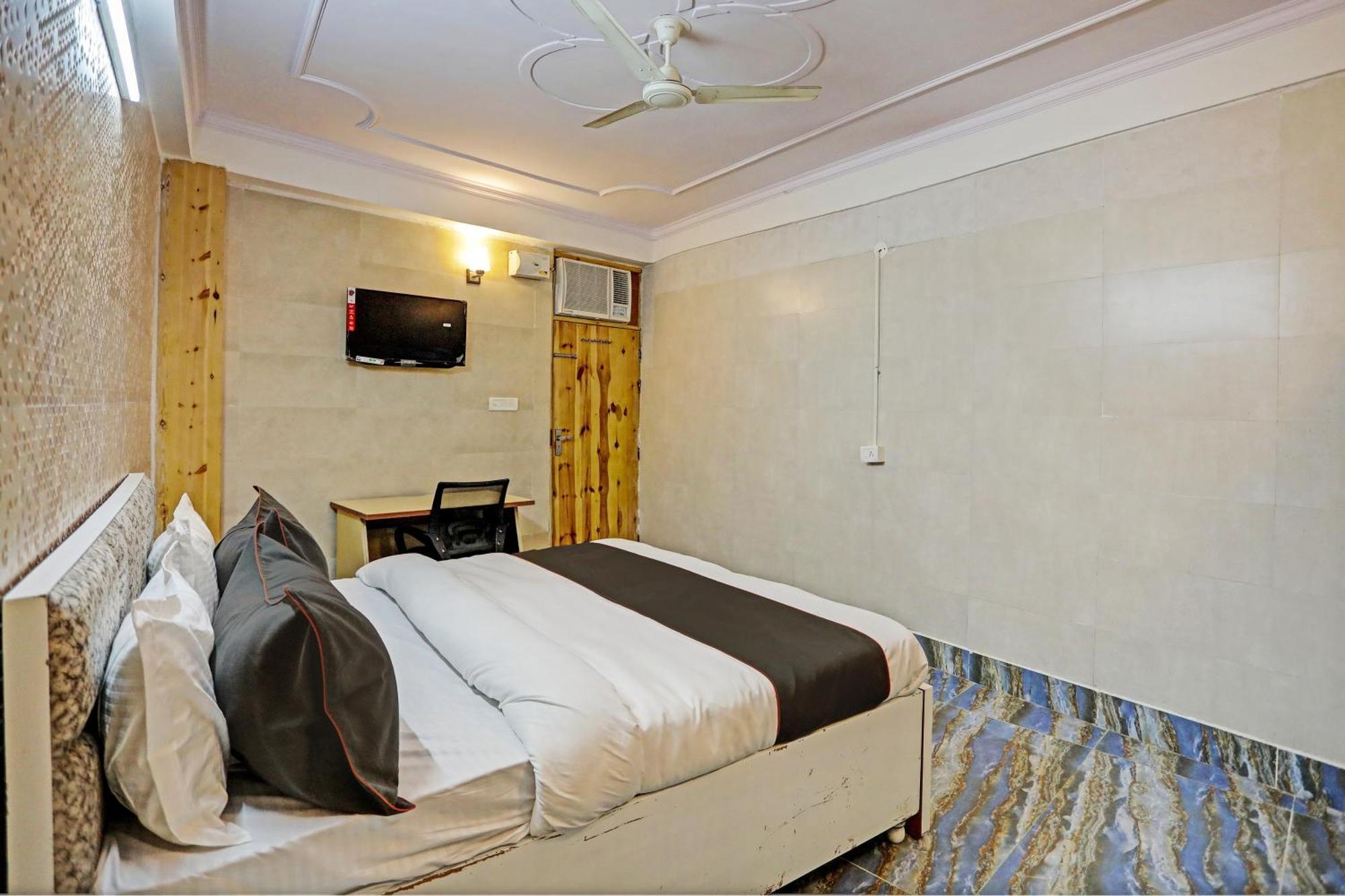 Umen Hotel Nearest Sector 66 诺伊达 外观 照片