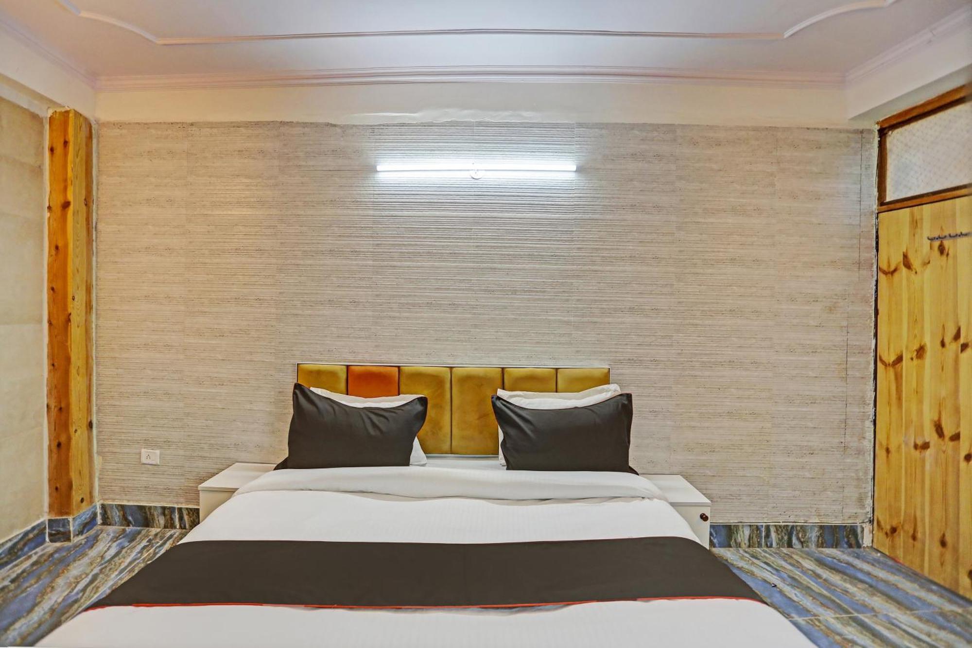 Umen Hotel Nearest Sector 66 诺伊达 外观 照片